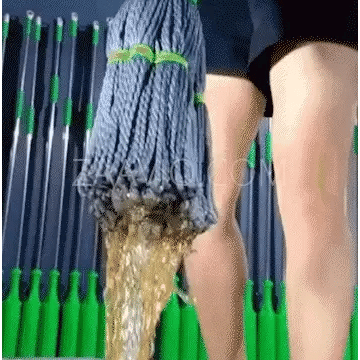 Self-twisting Water Rotating Mop